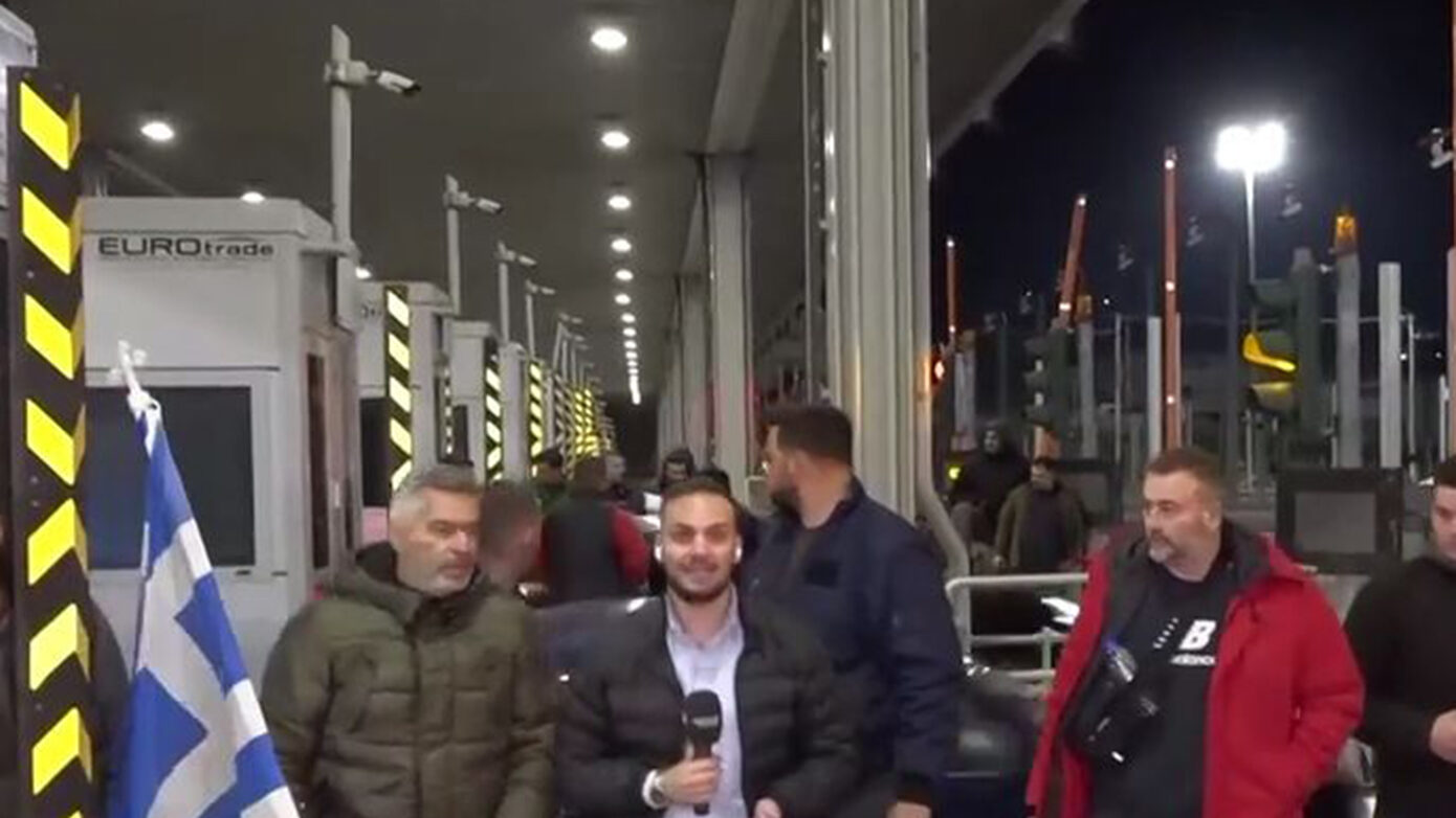 Οι αγρότες στα διόδια Αφιδνών: Άνοιξαν τις μπάρες προς Αθήνα