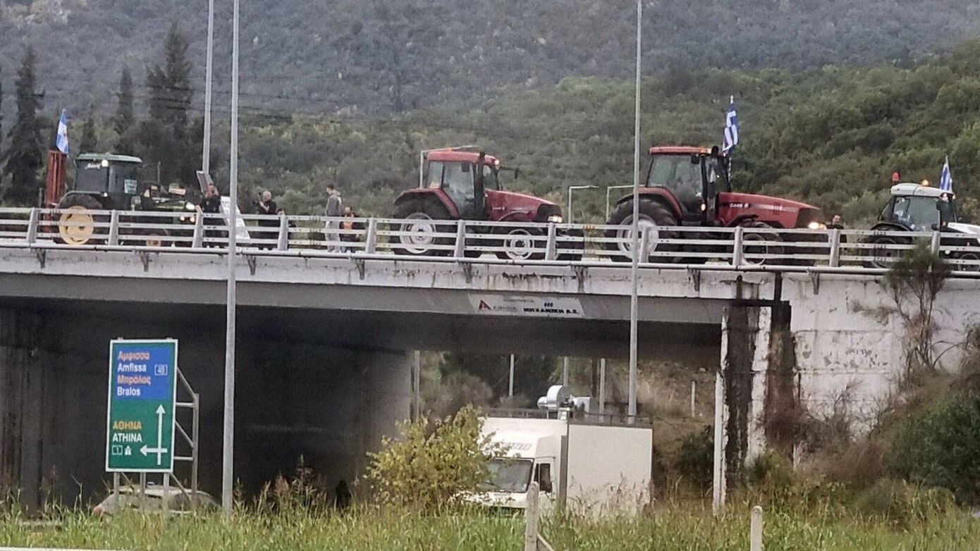 Αγρότες απέκλεισαν τον κόμβο του Μπράλου – Πλήθος τρακτέρ στην περιοχή