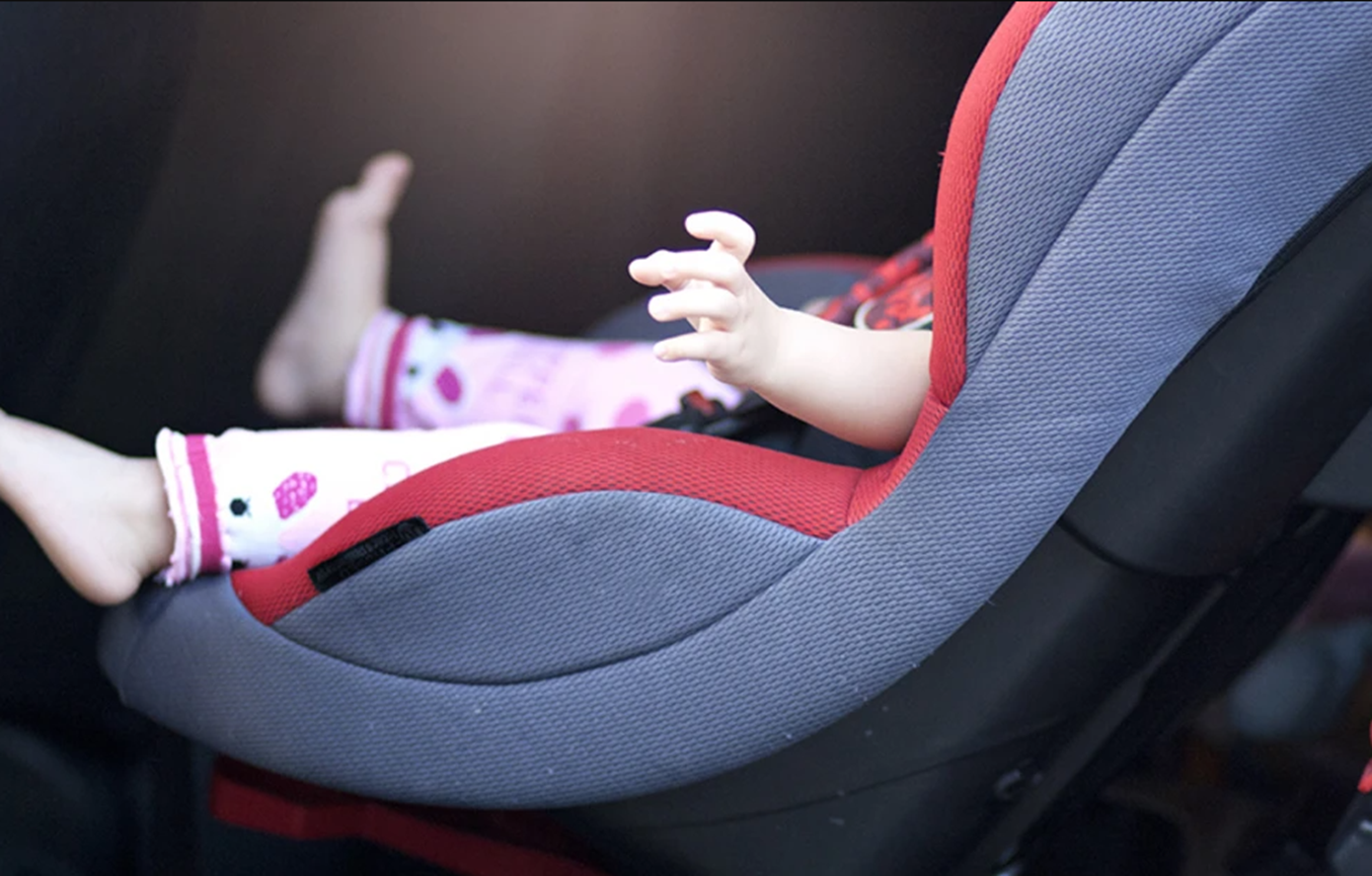 Άφησε τη 2χρονη ανιψιά του στο αυτοκίνητο, καθώς τον καταδίωκαν αστυνομικοί στα Λιόσια