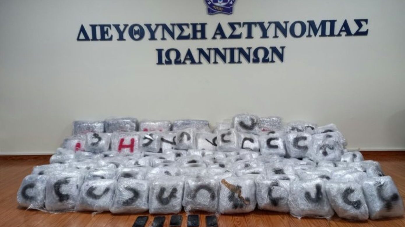 Ανακάλυψη 215 κιλών κάνναβης στα Ιωάννινα – Μετέφερε και παιδί δυόμισι ετών
