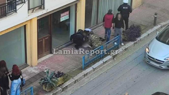 Άγριο ξύλο στο κέντρο της Λαμίας: Καβγάς ανήλικων με την εμπλοκή της μητέρας της μιας κοπέλας