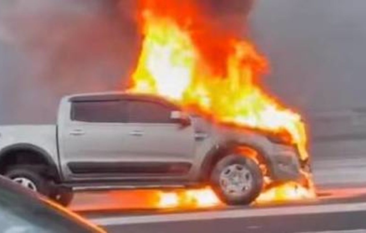 Πυρκαγιά σε φορτηγάκι στην Εθνική Οδό Αθηνών – Κορίνθου: Διασώθηκαν οι επιβάτες