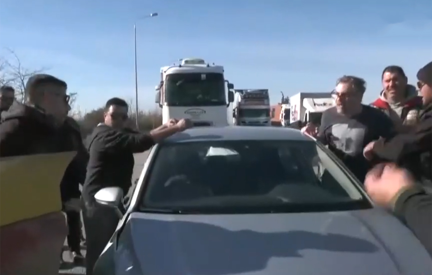 Όχημα συγκρούστηκε με τρακτέρ στα Μάλγαρα