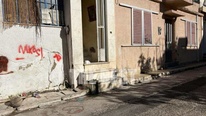 Νεαρός γλίστρησε από μπαλκόνι στην Πάτρα