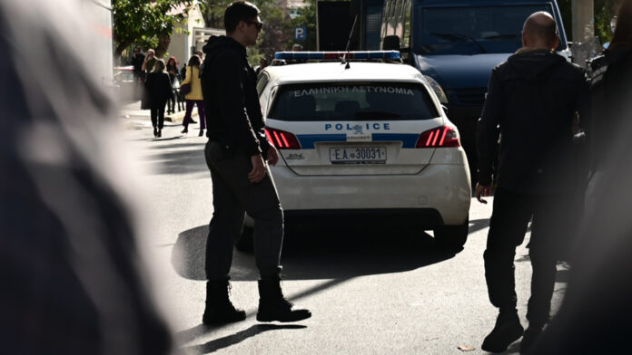 Δραματική οικογενειακή τραγωδία στην Κυψέλη: Ηλικιωμένος επιτέθηκε στη σύζυγό του και αυτοκτόνησε από την ταράτσα