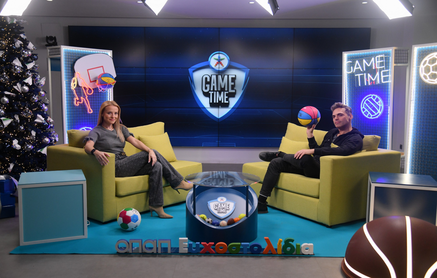 Ο Γιώργος Παπαγεωργίου στο Game Time μοιράζει διπλά χαμόγελα στα παιδιά με τα Ευχοστολίδια του ΟΠΑΠ