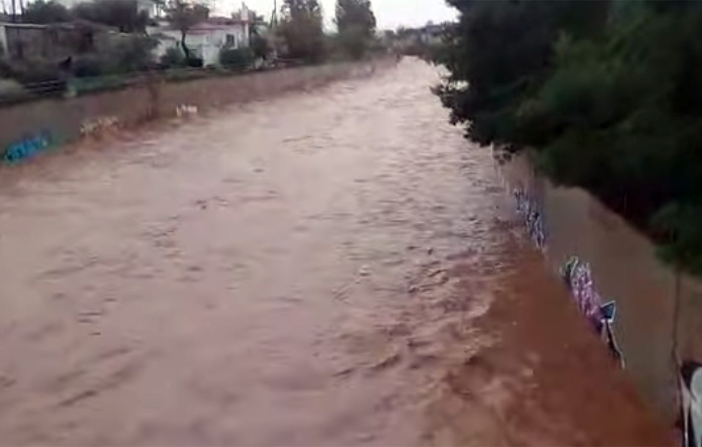 Συναγερμός στην Ελευσίνα λόγω της κακοκαιρίας Byron – Ήχησε το 112 για πιθανή υπερχείλιση του Σαρανταποτάμου