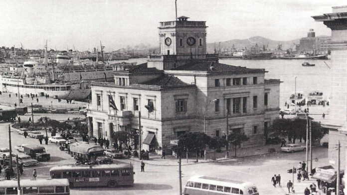 Σαν σήμερα 18 Δεκεμβρίου: Καταρρέει το ρολόι του Πειραιά – Όταν η πόλη έχασε το έμβλημά της