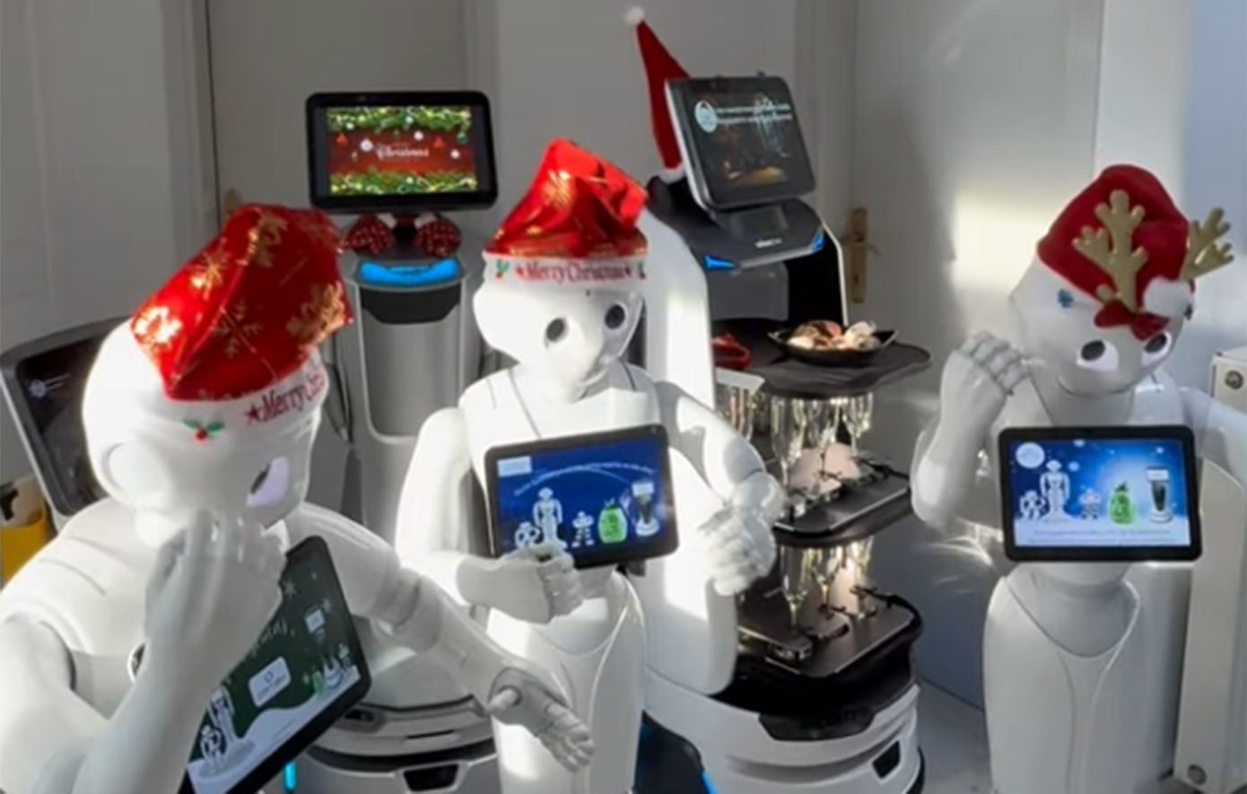 Μήνυμα αισιοδοξίας στο «Γεννηματάς» Θεσσαλονίκης: Ρομπότ τραγουδούν τα κάλαντα στην Παιδοχειρουργική Κλινική