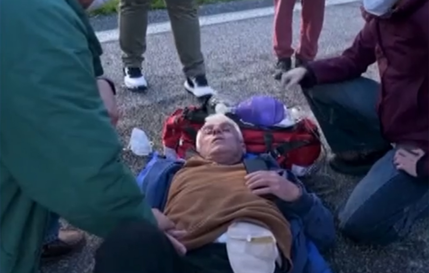 Κάταγμα στα πλευρά για τον αγροτοσυνδικαλιστή Χρήστο Σιδερόπουλο – «Αξιωματικός της ΕΛ.ΑΣ. με πίεσε με το γόνατο στον λαιμό»