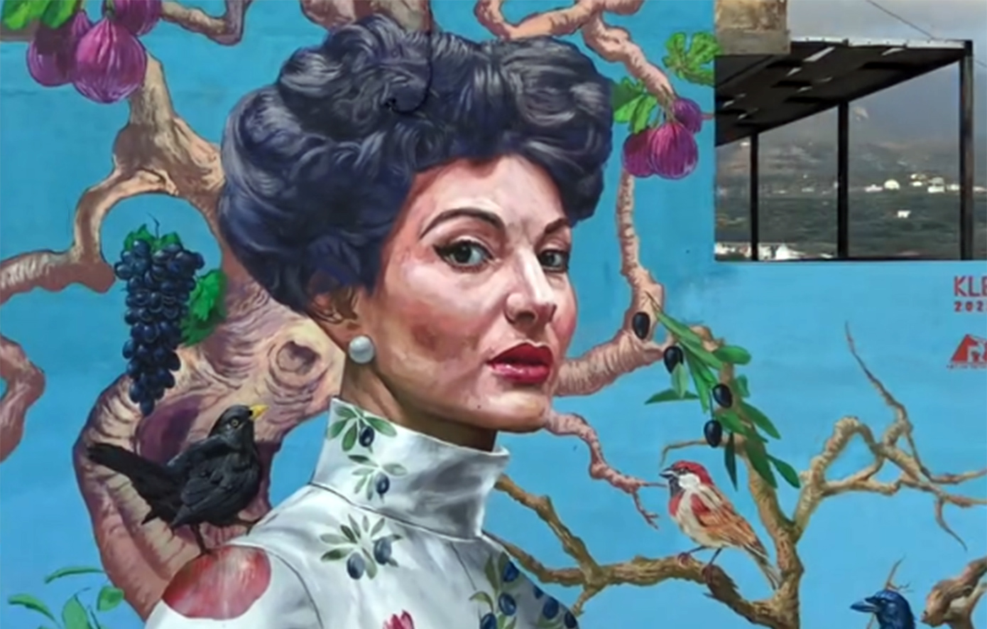 Η κορυφαία τοιχογραφία παγκοσμίως για τον Νοέμβριο βρίσκεται στην Καλαμάτα και παρουσιάζει τη Μαρία Κάλλας