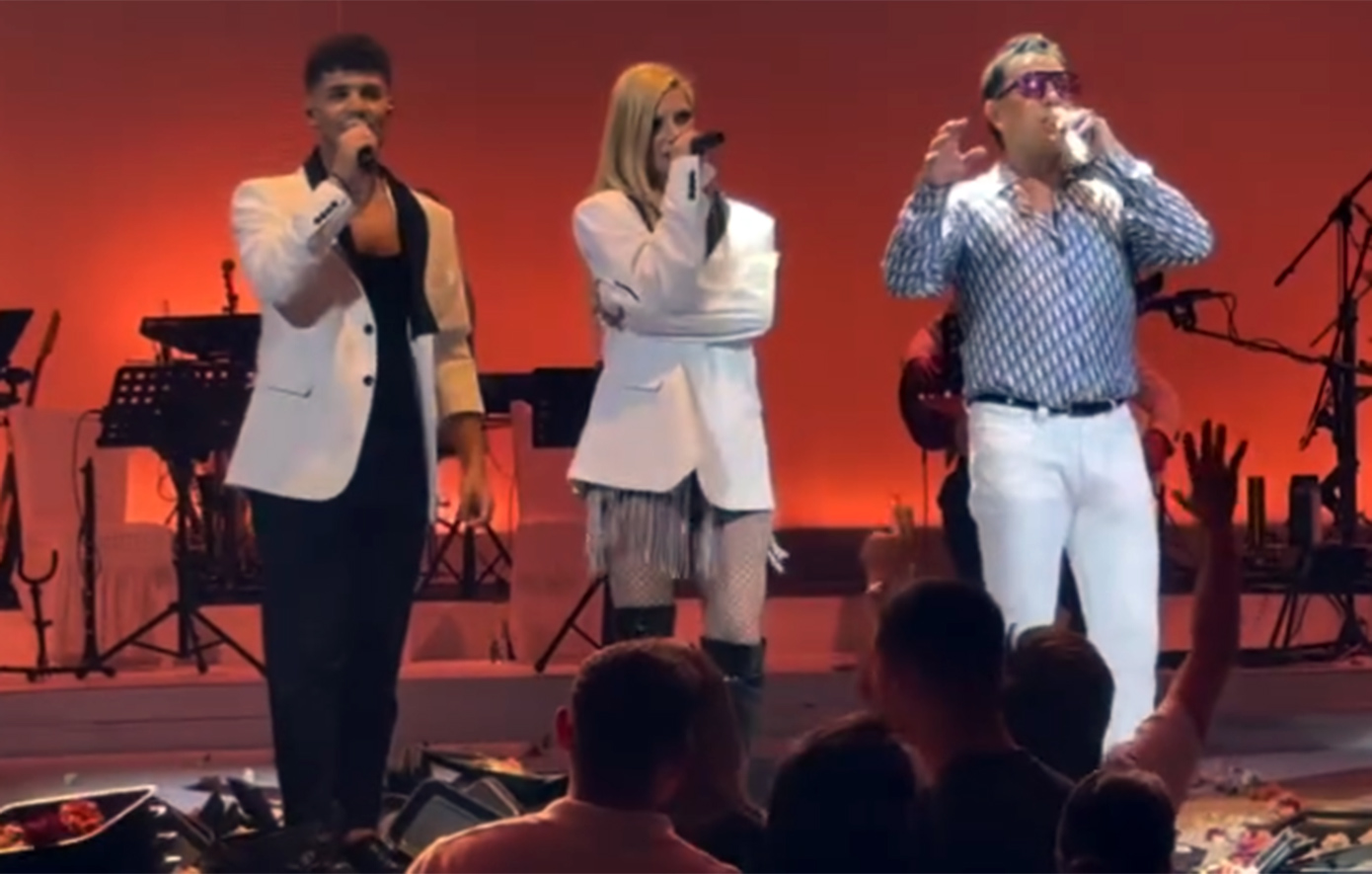 «Ήταν καθήκον μου να τον υπερασπιστώ γιατί ένιωθε φόβο», δηλώνει η τραγουδίστρια για τον 21χρονο που κατήγγειλε τον Γιώργο Μαζωνάκη