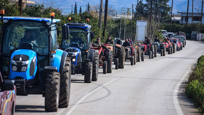 Οι αγρότες εντείνουν τις διαμαρτυρίες στη Λάρισα – Τρακτέρ κατακλύζουν το κέντρο, αποκλείουν γραφεία κυβερνητικών βουλευτών