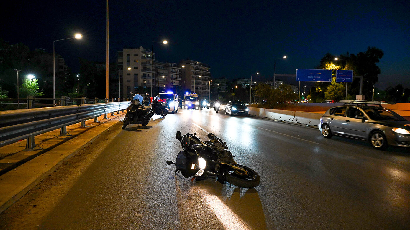 Σοβαρό τροχαίο στη Θεσσαλονίκη τα ξημερώματα Χριστουγέννων – Κρίσιμα τραυματισμένος μοτοσικλετιστής