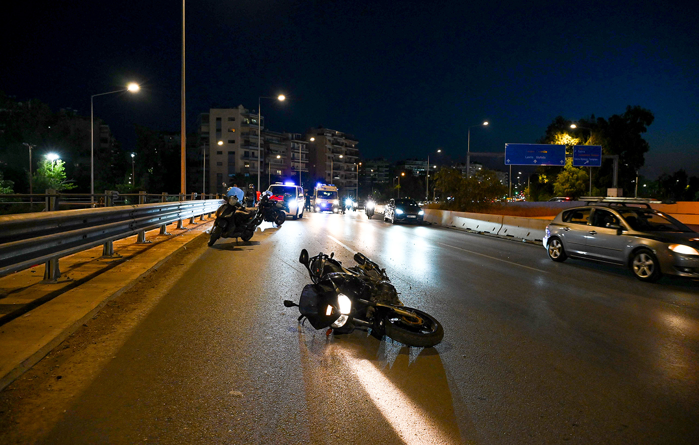 Σοβαρό τροχαίο στη Θεσσαλονίκη τα ξημερώματα Χριστουγέννων – Κρίσιμα τραυματισμένος μοτοσικλετιστής