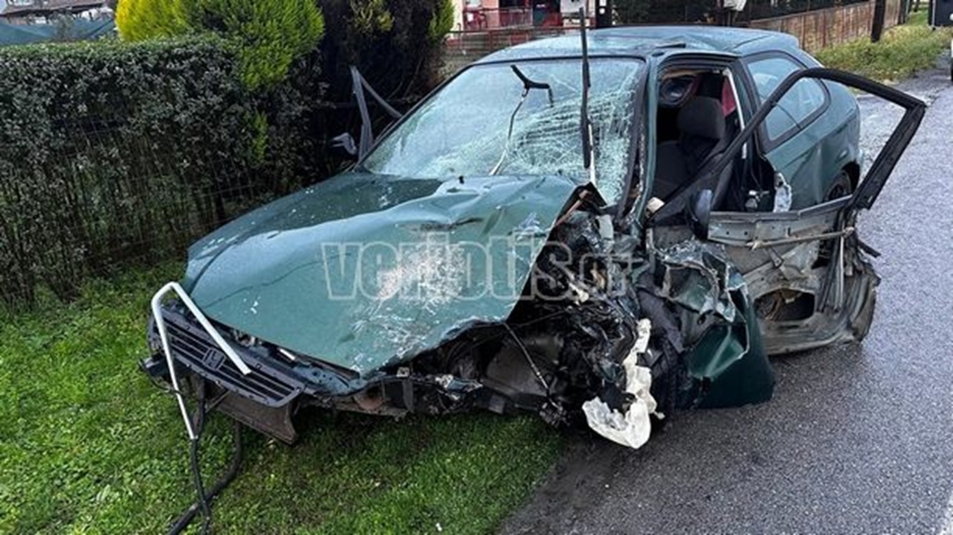 Συγκλονίζουν οι εικόνες από το δυστύχημα στη Βέροια με θύμα έναν 22χρονο – Δείτε βίντεο και φωτογραφίες