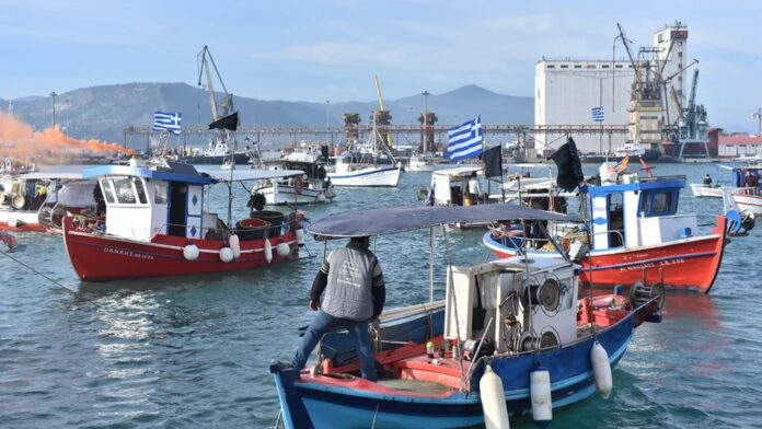 Προειδοποίηση στους αγρότες του Βόλου να εγκαταλείψουν το λιμάνι μέχρι τις 13:00