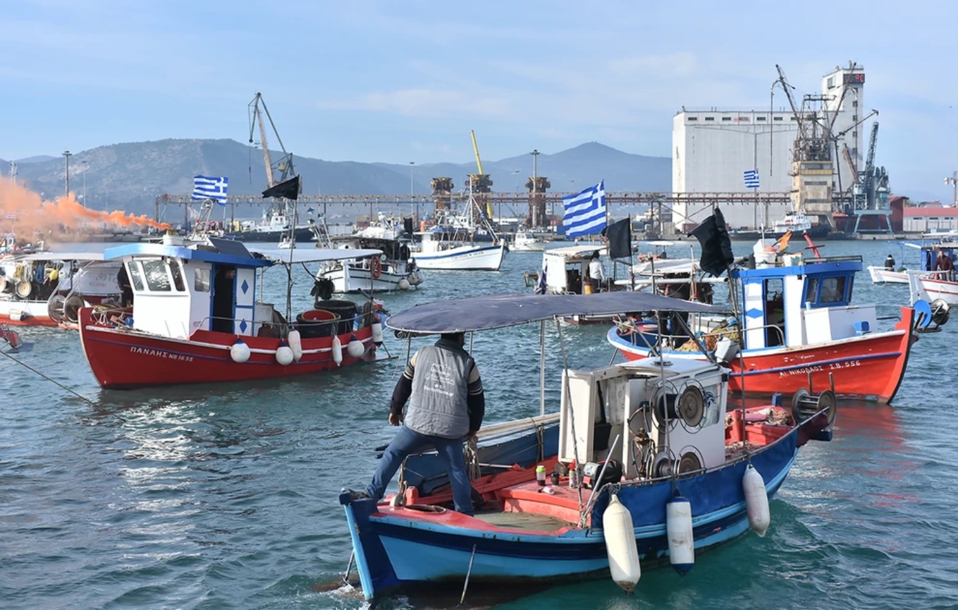 Προειδοποίηση στους αγρότες του Βόλου να εγκαταλείψουν το λιμάνι μέχρι τις 13:00