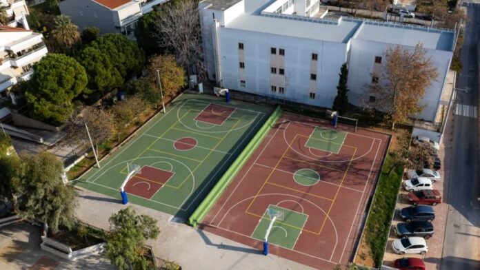 Ανακαινίστηκαν δύο υπαίθρια γήπεδα σε σχολεία του Δήμου Βριλησσίων