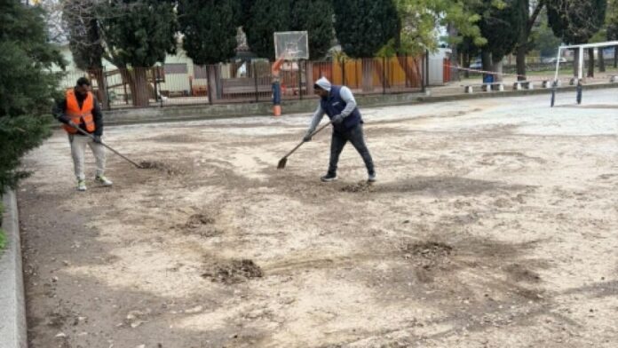 Εκστρατεία καθαρισμού στο 2ο Δημοτικό Σχολείο από τη ΔΕΥΑ Ξάνθης