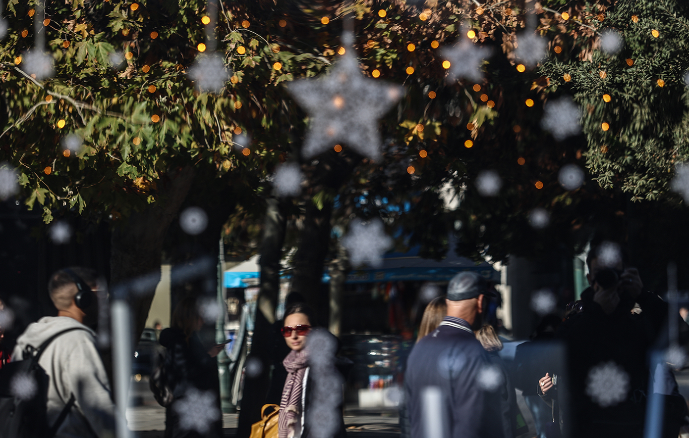 Ξεκινά αύριο το εορταστικό ωράριο – Πώς θα λειτουργήσουν τα καταστήματα
