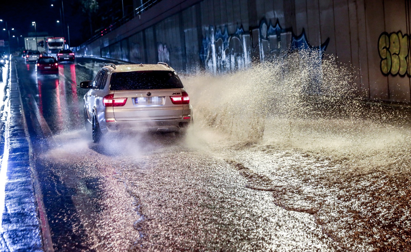 Πάνω από 80 τόνοι νερού ανά στρέμμα: Βροχόπτωση ενάμιση μήνα σε λίγες ώρες στην Αττική