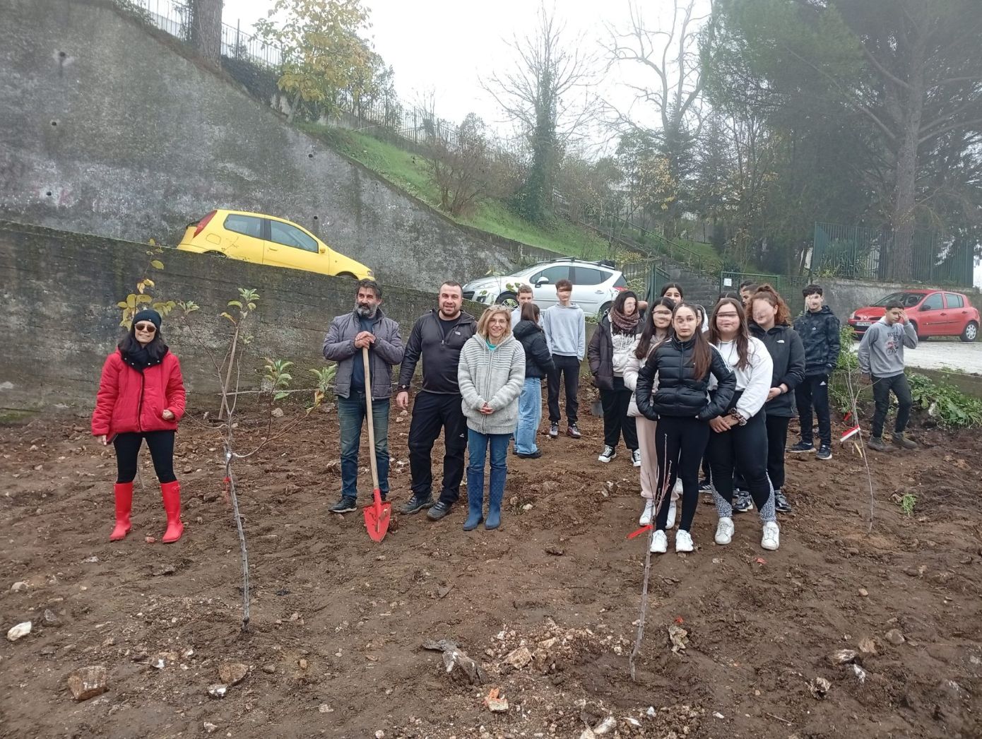Μαθητές καλλιεργούν τον δικό τους οπωρώνα στην Ξάνθη μέσω ευρωπαϊκής δράσης