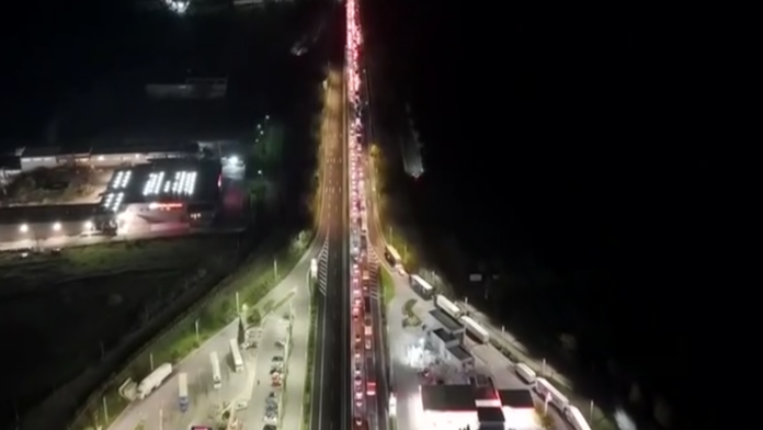 Καλύτερες συνθήκες για τους χριστουγεννιάτικους εκδρομείς – Χιλιόμετρα ουρών νωρίτερα στην εθνική Αθηνών-Λαμίας