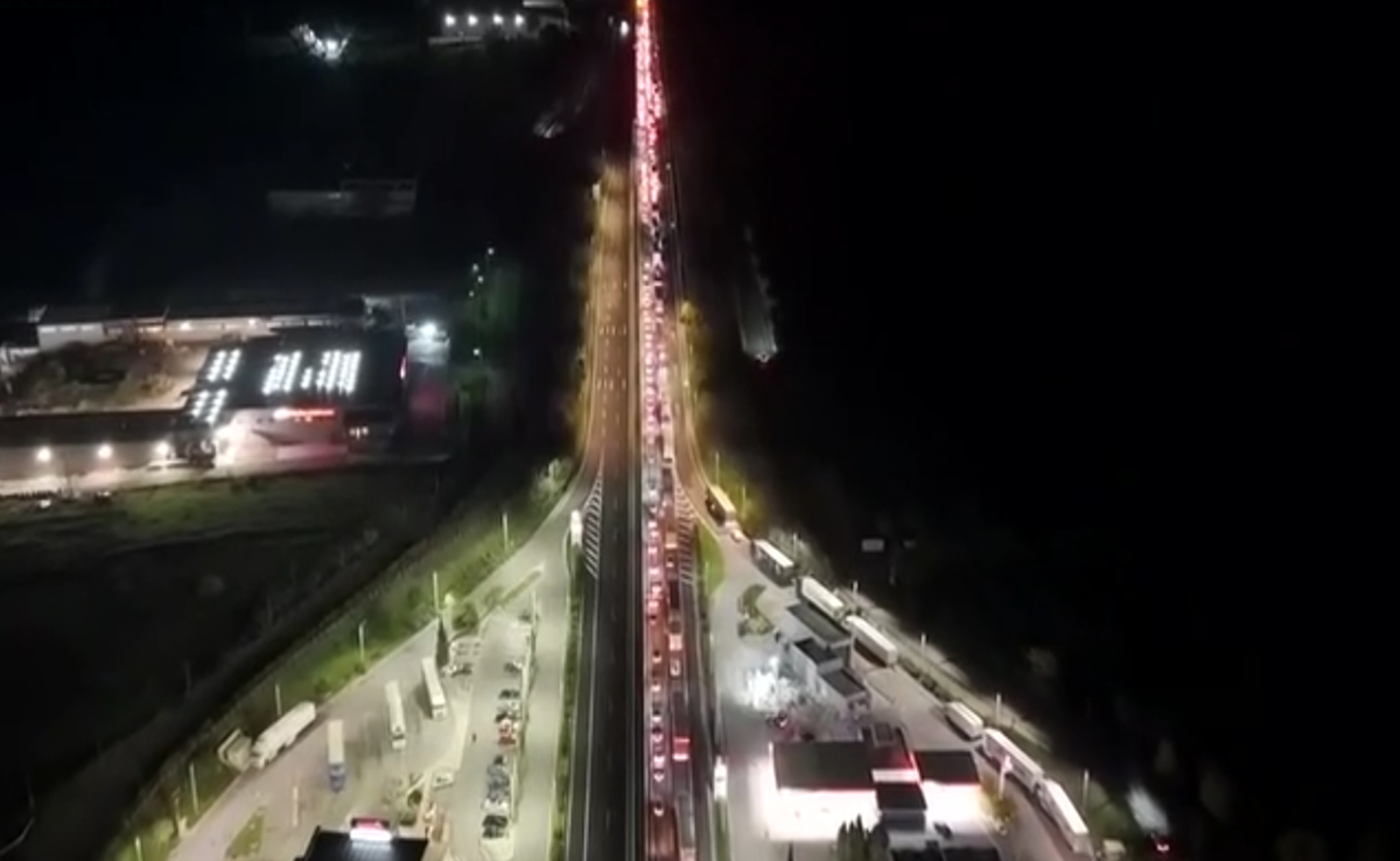 Καλύτερες συνθήκες για τους χριστουγεννιάτικους εκδρομείς – Χιλιόμετρα ουρών νωρίτερα στην εθνική Αθηνών-Λαμίας