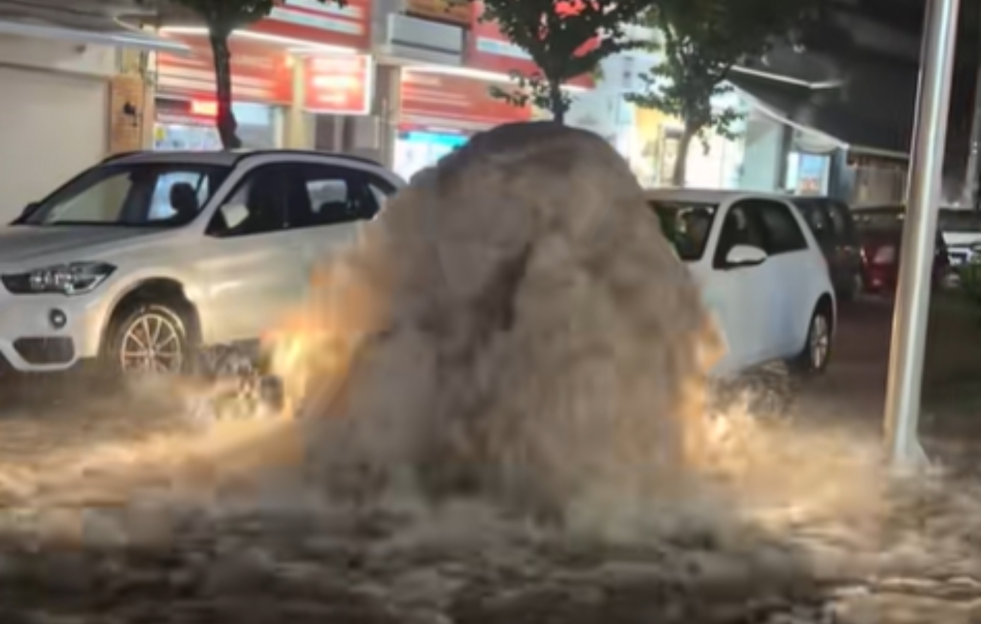 Εκπληκτικές σκηνές στην Καλλιθέα: Τα φρεάτια ομβρίων έγιναν συντριβάνια
