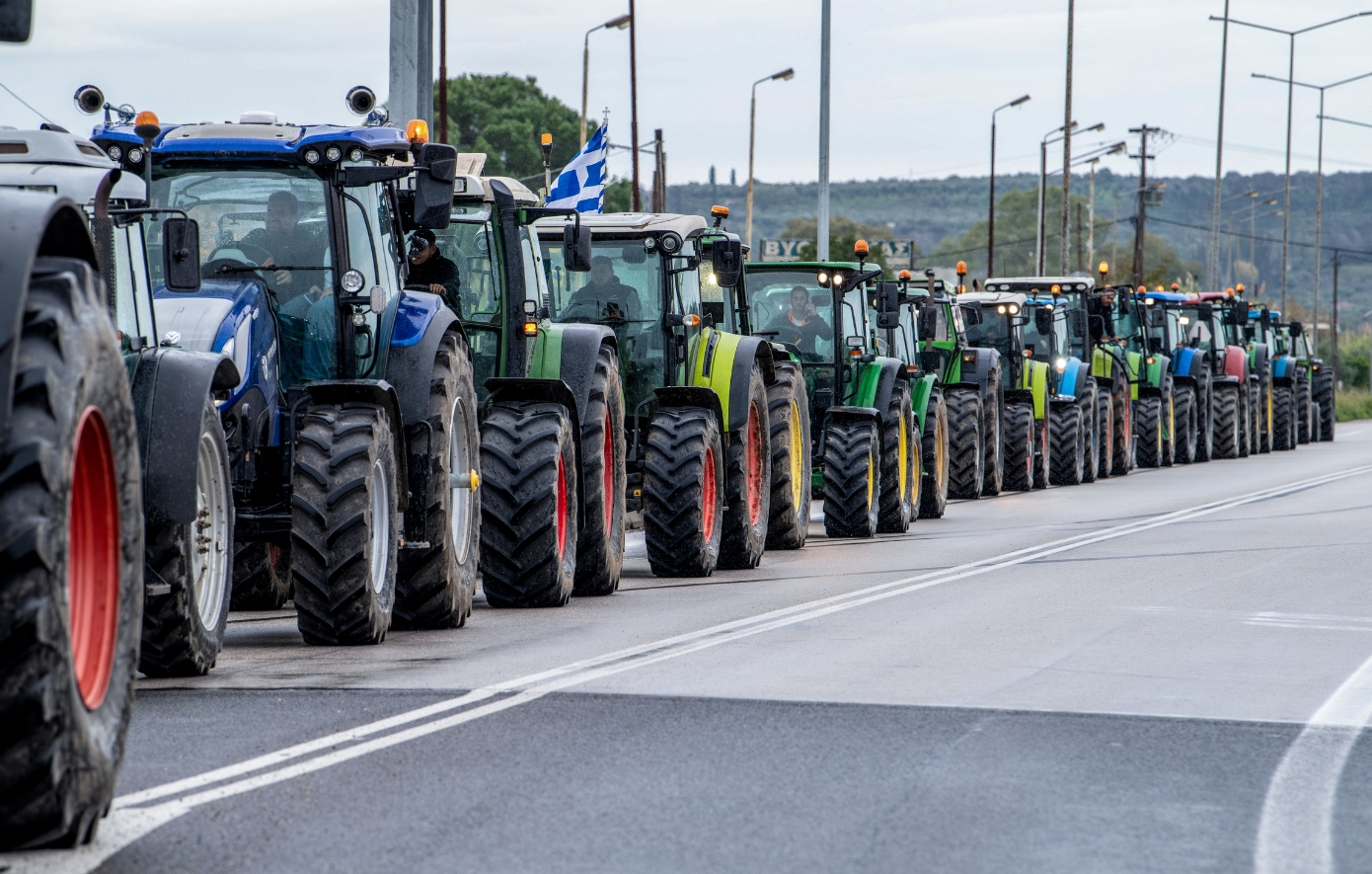 Αγρότες αποκλείουν επ’ αόριστον τον Προμαχώνα για φορτηγά – Στα Μάλγαρα μπλοκάρουν το ρεύμα προς Θεσσαλονίκη