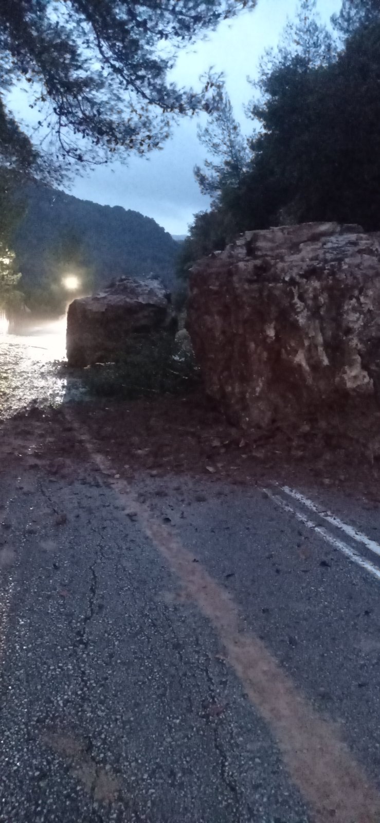 Μεγάλα προβλήματα στο οδικό δίκτυο του Δήμου Φιλιατών από τις συνεχείς βροχοπτώσεις