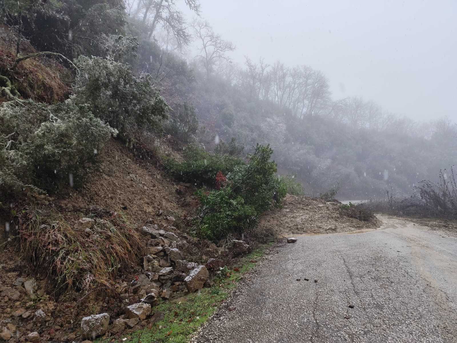 Μεγάλα προβλήματα στο οδικό δίκτυο του Δήμου Φιλιατών από τις συνεχείς βροχοπτώσεις