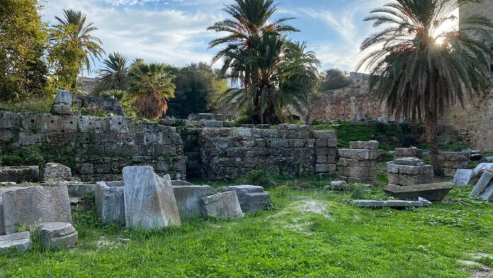 Αναβιώνει η ρωμαϊκή πόλη στη Ρόδο: Cardo, Decumanus και Τετράπυλο στο κέντρο εργασιών
