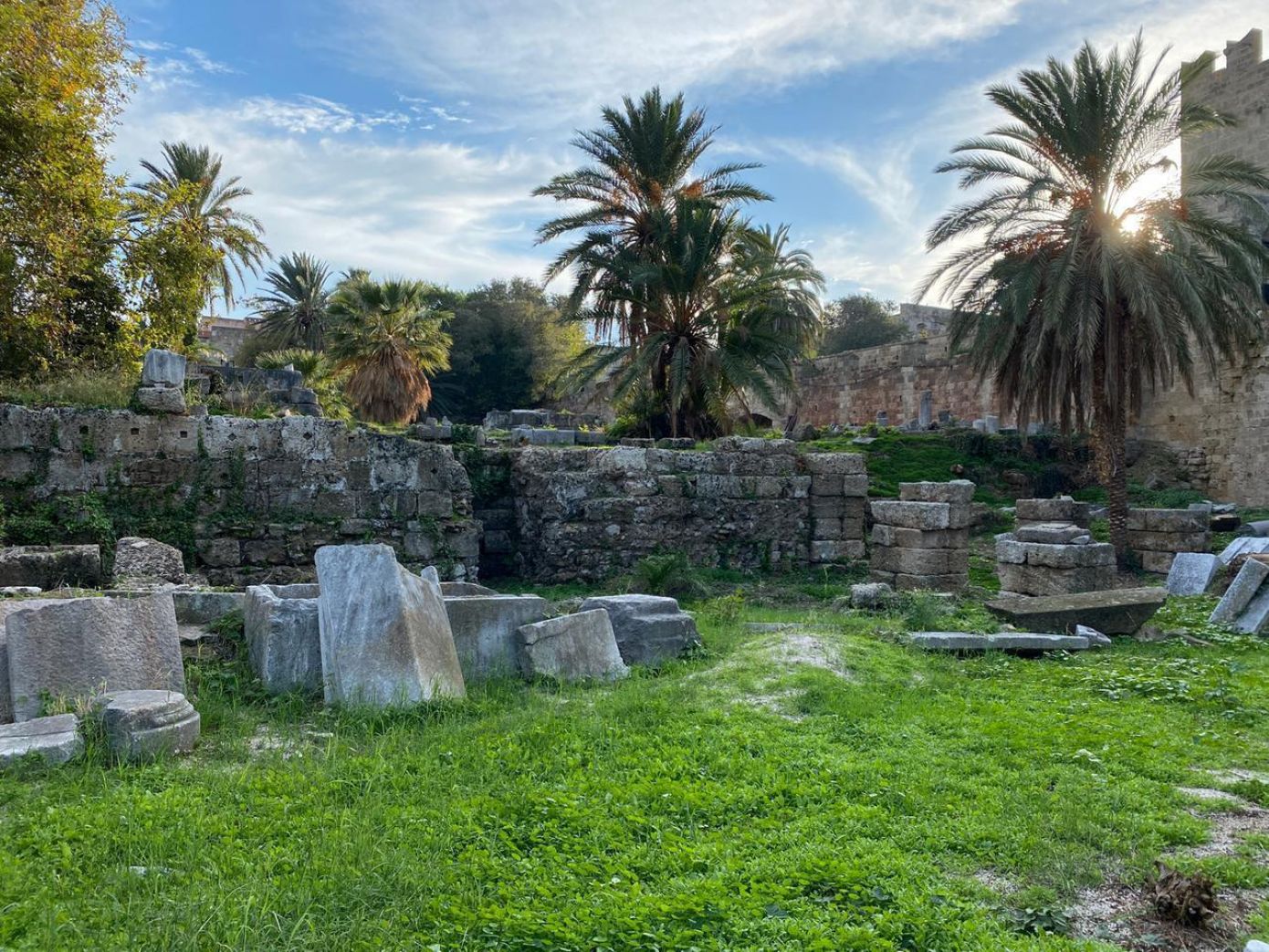 Αναβιώνει η ρωμαϊκή πόλη στη Ρόδο: Cardo, Decumanus και Τετράπυλο στο κέντρο εργασιών