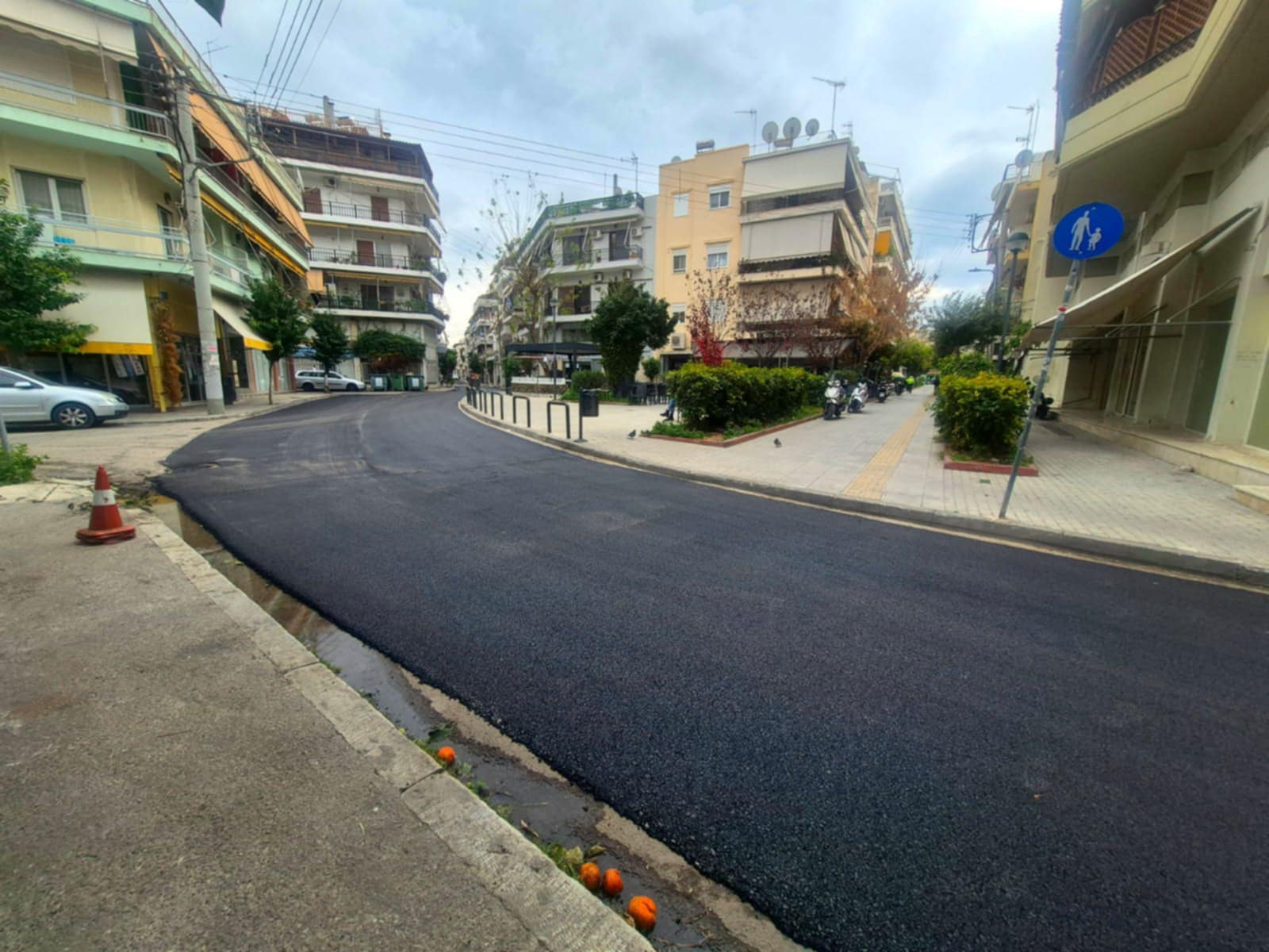 Ολοκληρώθηκαν οι ασφαλτοστρώσεις στα Καμίνια και στην Παλαιά Κοκκινιά από τον Δήμο Πειραιά