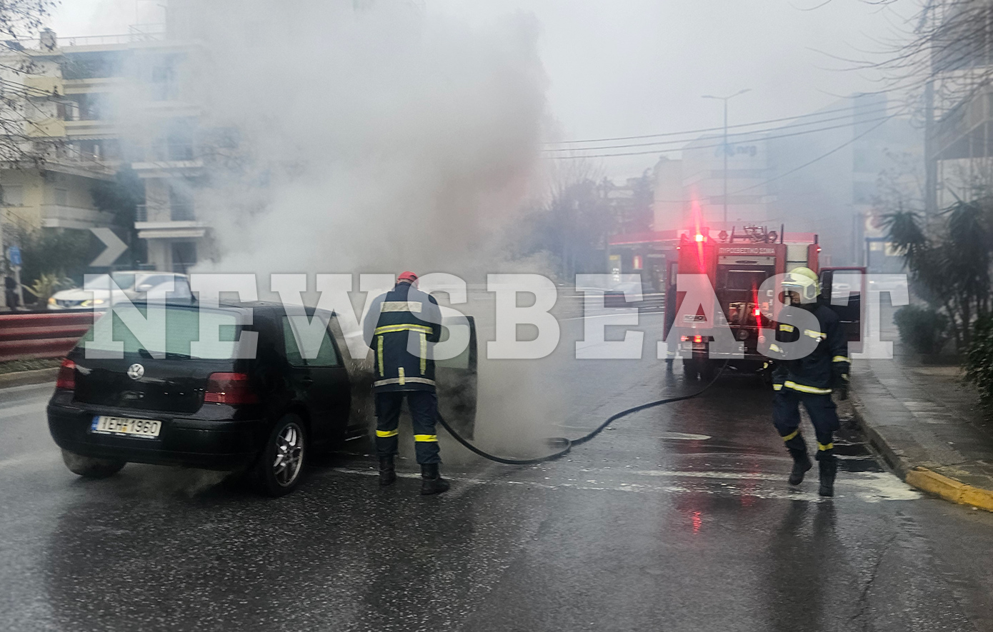 Πυρκαγιά σε όχημα στην κάθοδο της Κηφισίας κοντά σε πρατήριο: Χιλιόμετρα ουρών