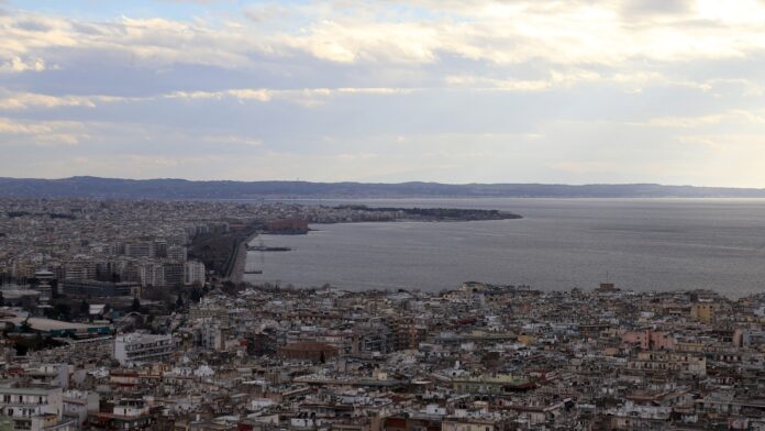 Άνοδος τιμών, διεθνείς επενδυτές και μεγάλες διαφορές στην αγορά ακινήτων της Θεσσαλονίκης
