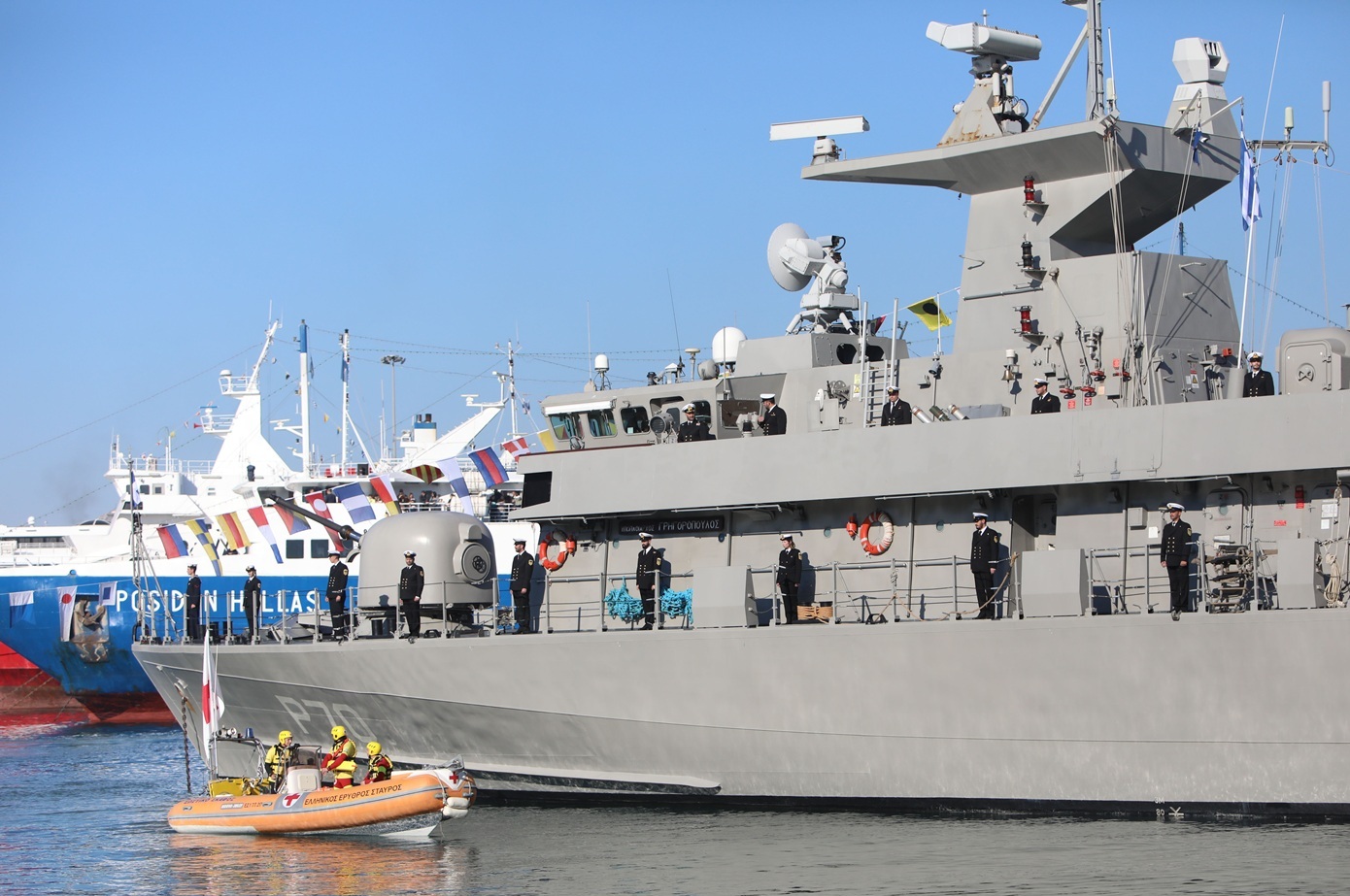 Με μεγαλοπρέπεια ο εορτασμός των Θεοφανείων σε Πειραιά και Θεσσαλονίκη – Στις 11:00 ο αγιασμός των υδάτων