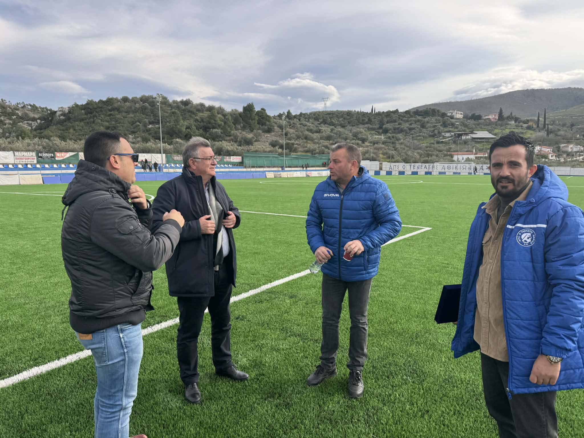 Δ. Κορινθίων: Επίσημη έναρξη για τον ανανεωμένο τάπητα στο γήπεδο Αθικίων