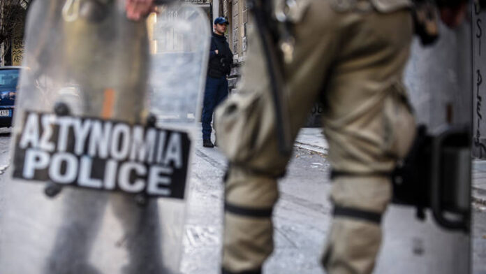 Πέντε συλλήψεις μετά από επίθεση φιλάθλων κατά αστυνομικών στο ΟΑΚΑ