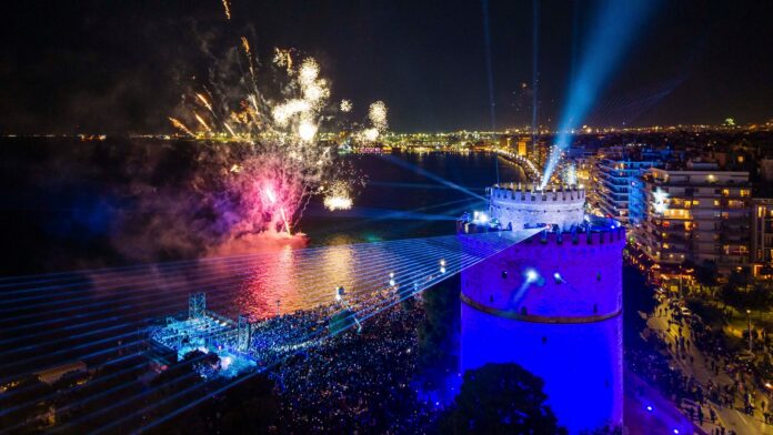 Η Θεσσαλονίκη καλωσόρισε το 2026 με εντυπωσιακό τρόπο