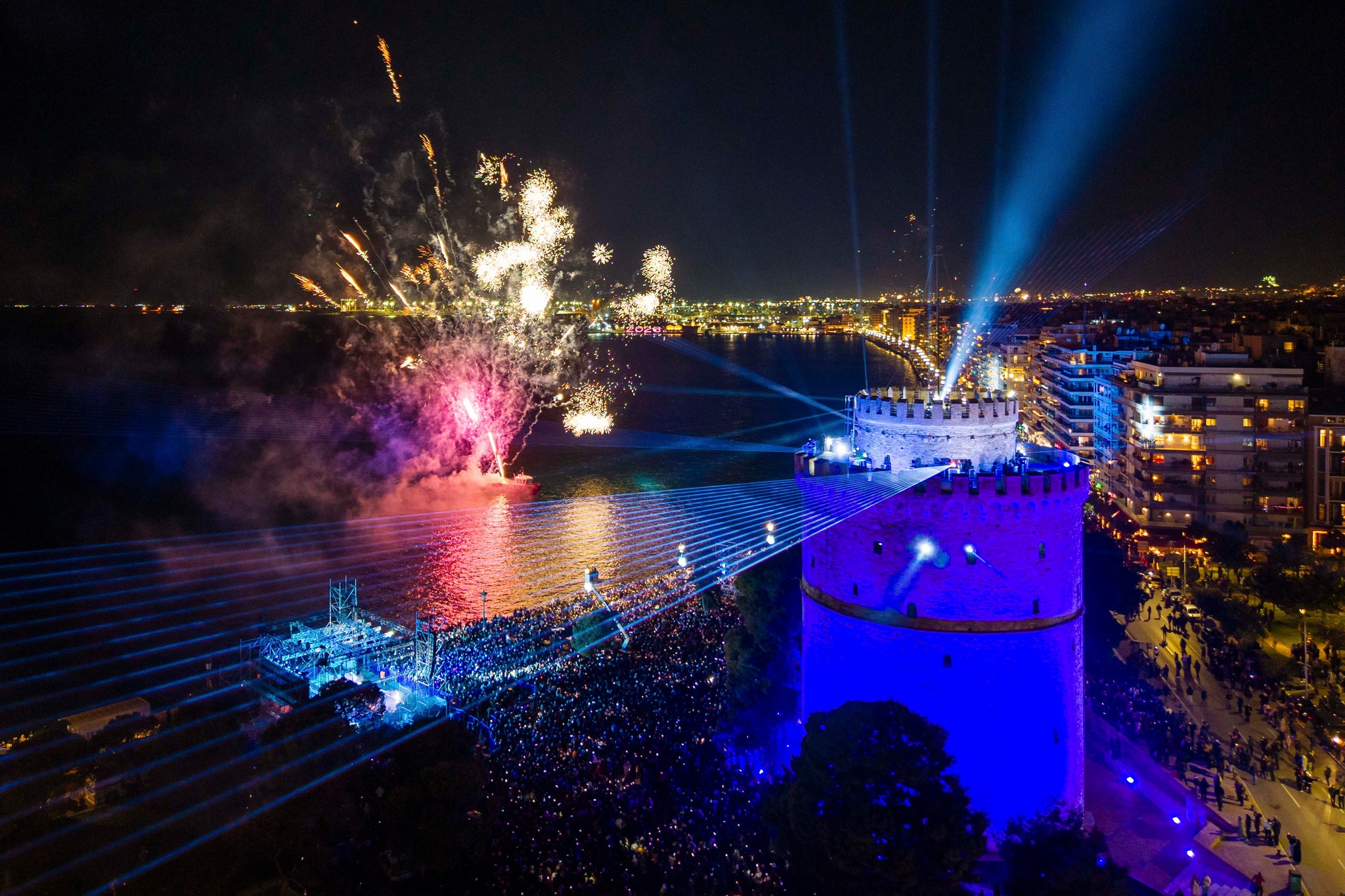 Η Θεσσαλονίκη καλωσόρισε το 2026 με εντυπωσιακό τρόπο