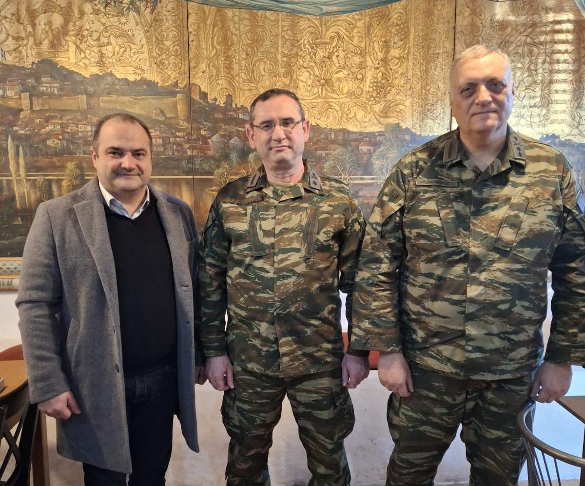 Ο Δήμαρχος Διδυμοτείχου καλωσόρισε τον απερχόμενο και τον νέο Διοικητή της 30ης Μ/Κ Ταξιαρχίας