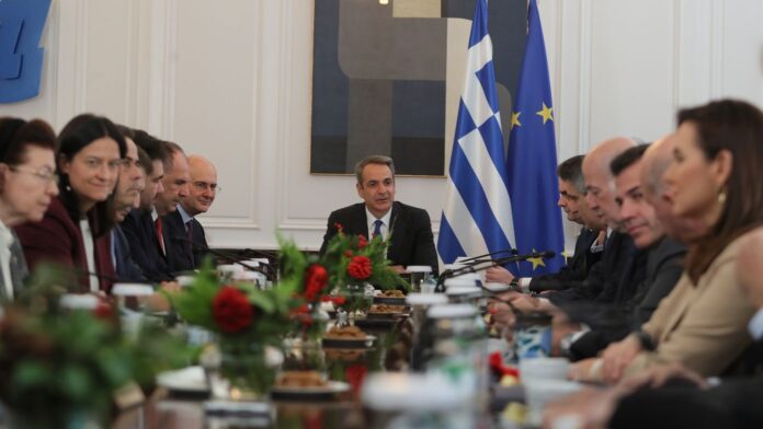 Η κυβέρνηση σχεδιάζει πακέτο παροχών ενόψει εκλογών