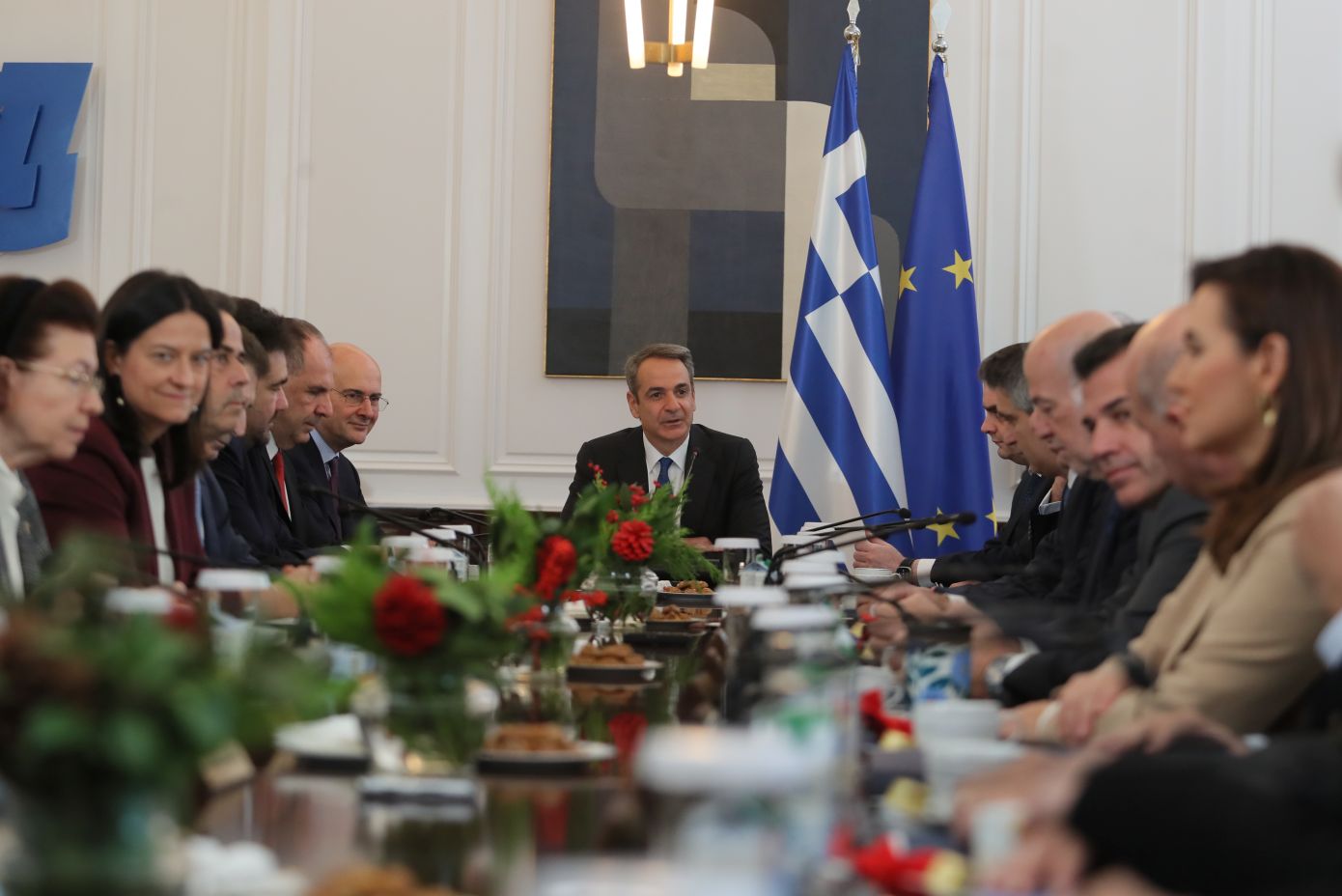 Η κυβέρνηση σχεδιάζει πακέτο παροχών ενόψει εκλογών