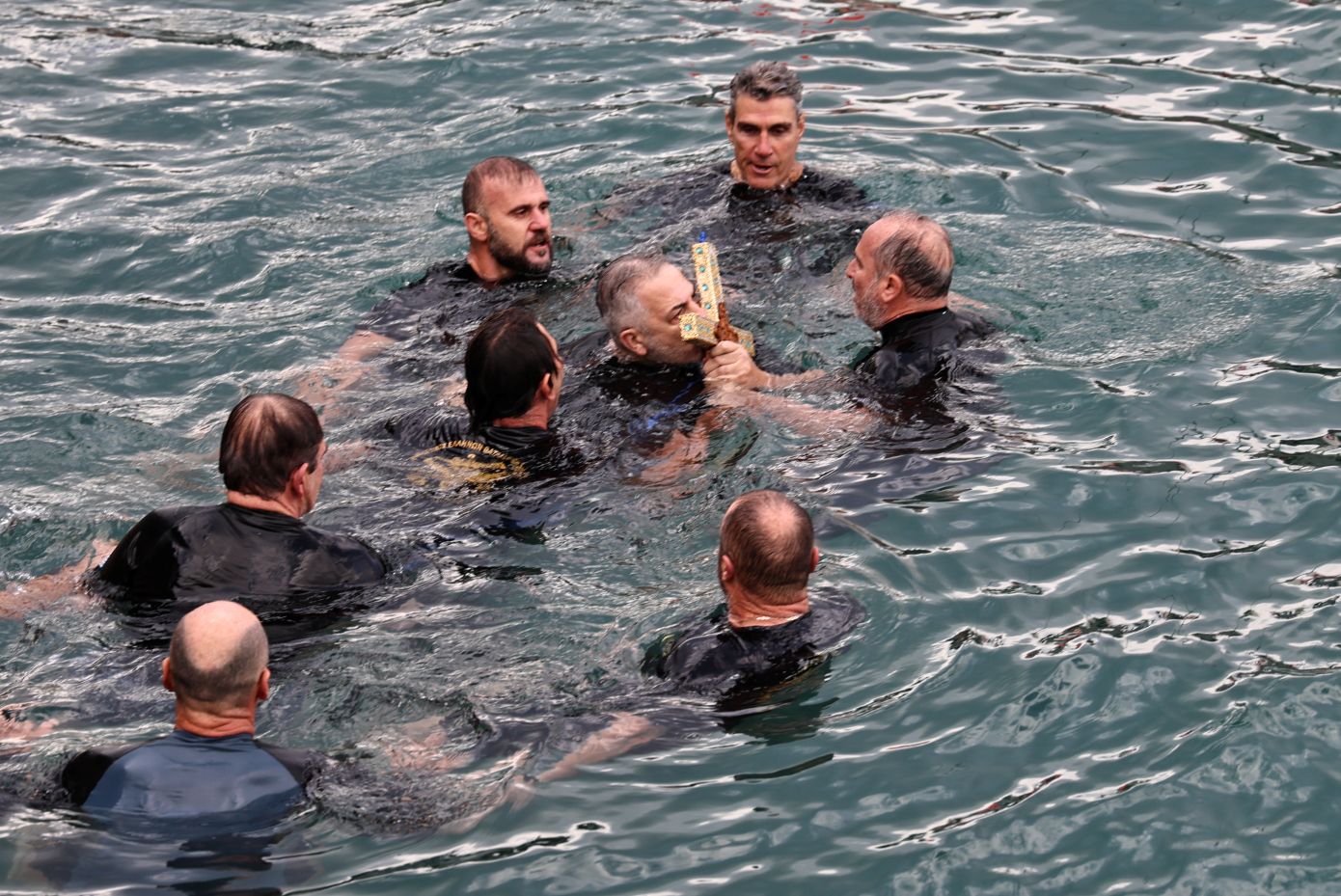 Θεοφάνια: Με μεγαλοπρέπεια ο Αγιασμός των Υδάτων στον Πειραιά – Το μήνυμα του Προέδρου της Δημοκρατίας
