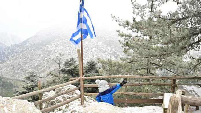 Κακοκαιρία στην Αττική: Χιόνια, βροχές και θερμοκρασίες κοντά στο μηδέν – Έκτακτα μέτρα σε Αθήνα και Πειραιά