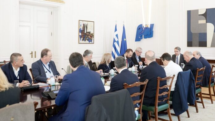 Συνάντηση στο Μαξίμου για την ευλογιά: Καθοριστικό το επόμενο τρίμηνο, αυστηρή και καθολική εφαρμογή μέτρων βιοασφάλειας