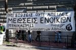 «Τα σπίτια δεν είναι τράπεζες»: Φωνές και συνθήματα ενοικιαστών στο συνέδριο της ΠΟΜΙΔΑ – Απαιτούν όριο στα ενοίκια